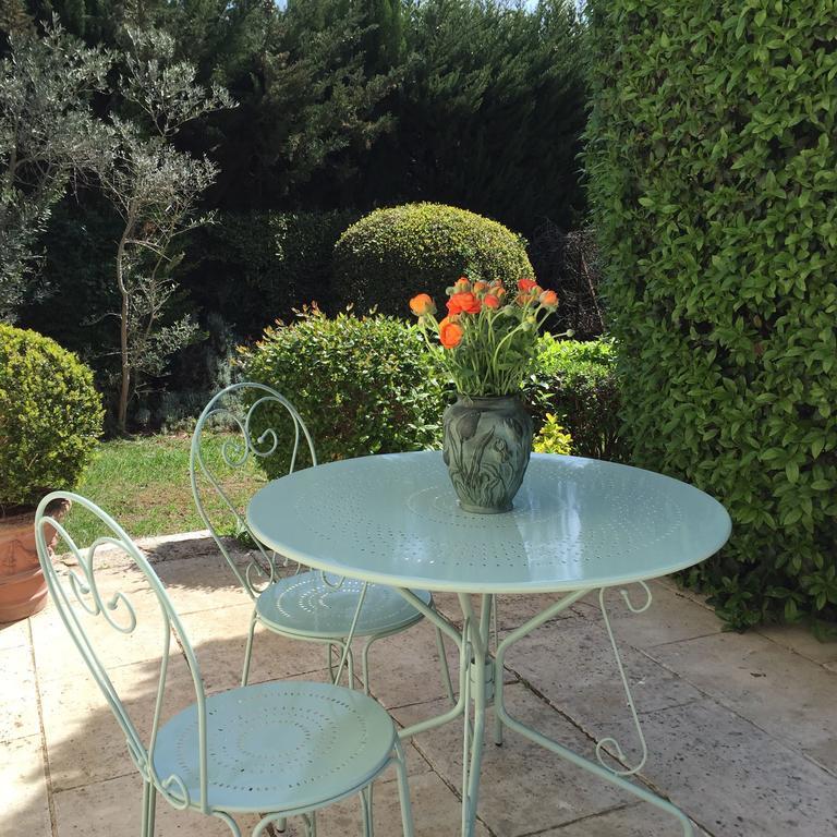 Bed and Breakfast Le Mas Des Lauriers Параду Номер фото